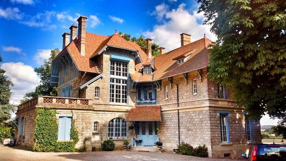 te koop landgoed Gueugnon Bourgogne 1