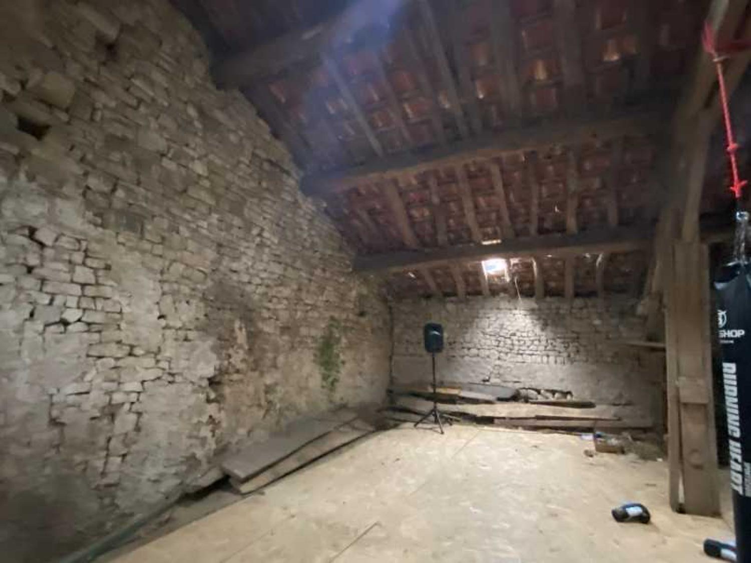  te koop dorpsboerderij Melay Haute-Marne 23