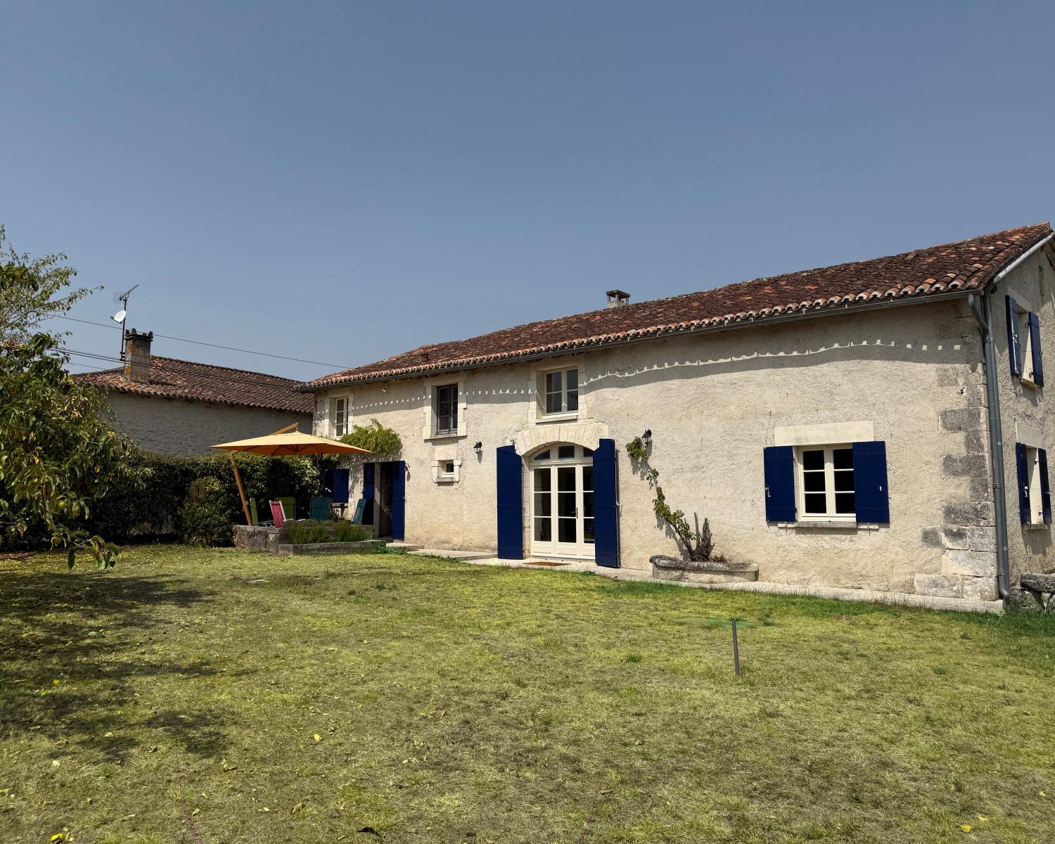  te koop vrijstaand Cherval Dordogne 1