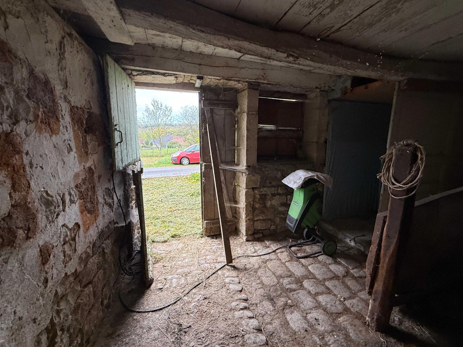 te koop dorpsboerderij Jussey Haute-Saône 32