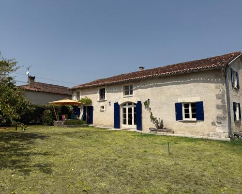 Cherval Dordogne vrijstaand foto