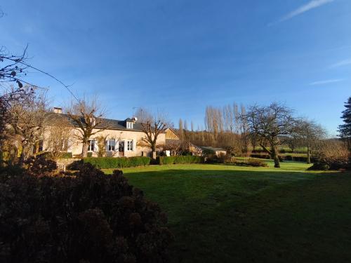 Chaumard Nièvre vrijstaand foto 7225708