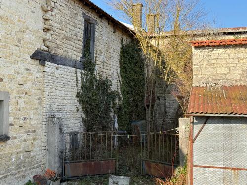  te koop dorpsboerderij Châteauvillain Haute-Marne 32