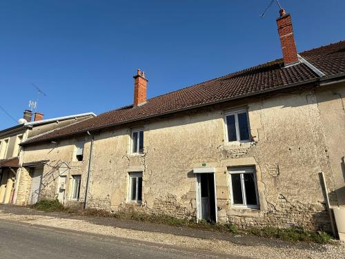  te koop dorpsboerderij Châteauvillain Haute-Marne 30