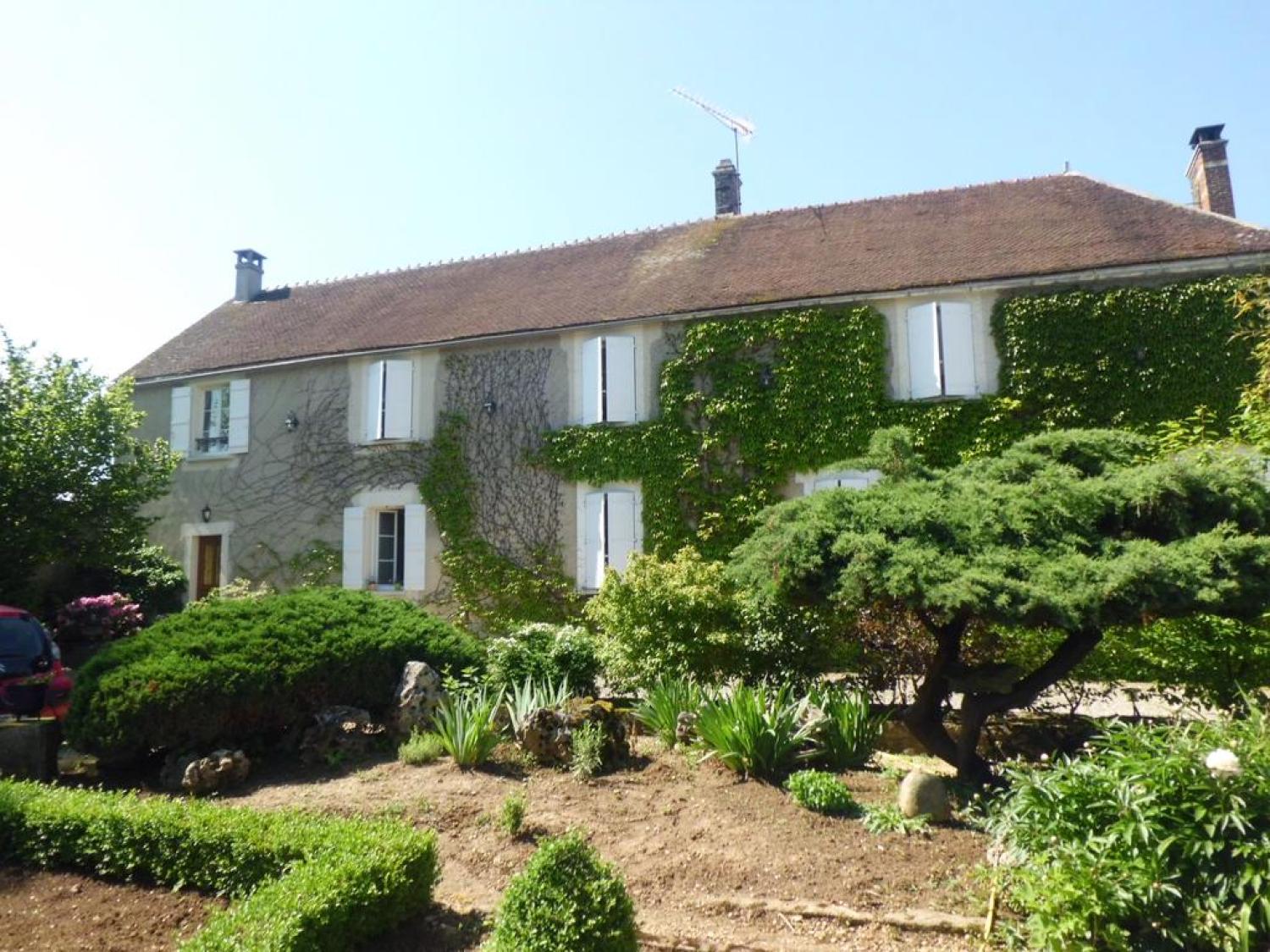  te koop gîtes/ chambres d'hôtes Pontigny Yonne 17