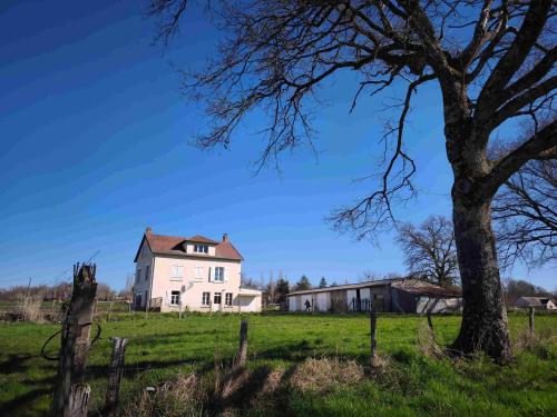 Saint-Honoré-Les-Bains Nièvre huis foto
