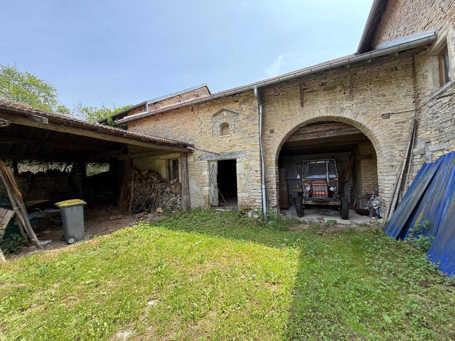  te koop dorpsboerderij Confracourt Haute-Saône 22