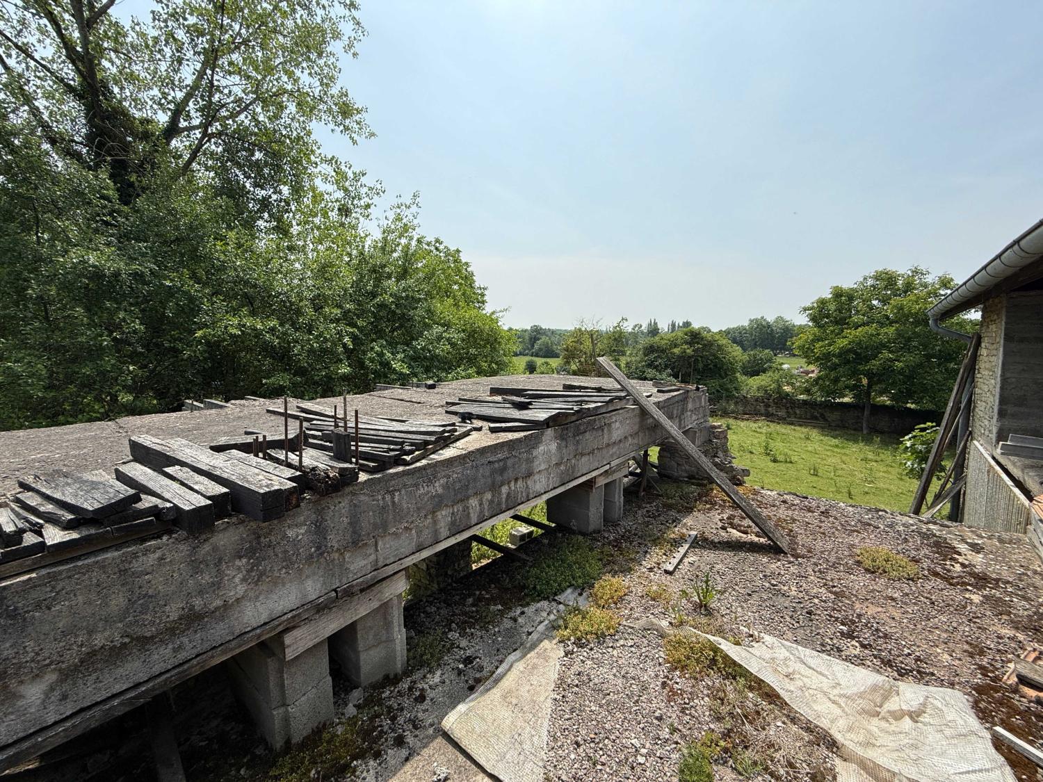  te koop dorpsboerderij Confracourt Haute-Saône 24