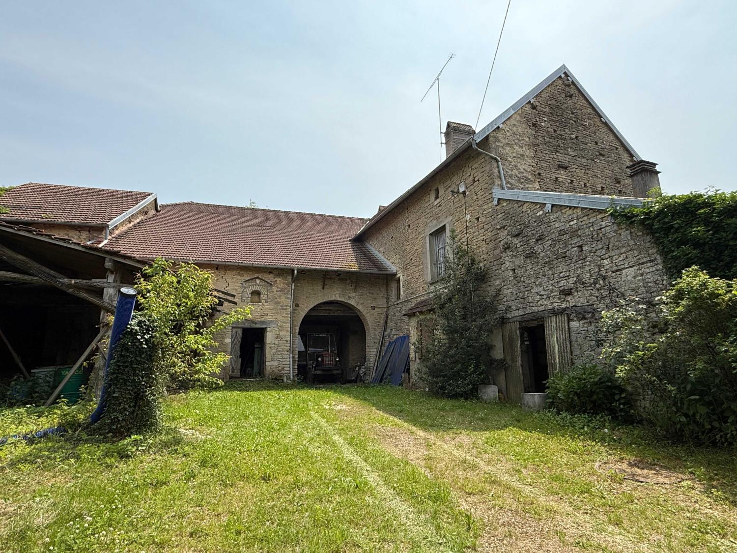 te koop dorpsboerderij Confracourt Haute-Saône 44