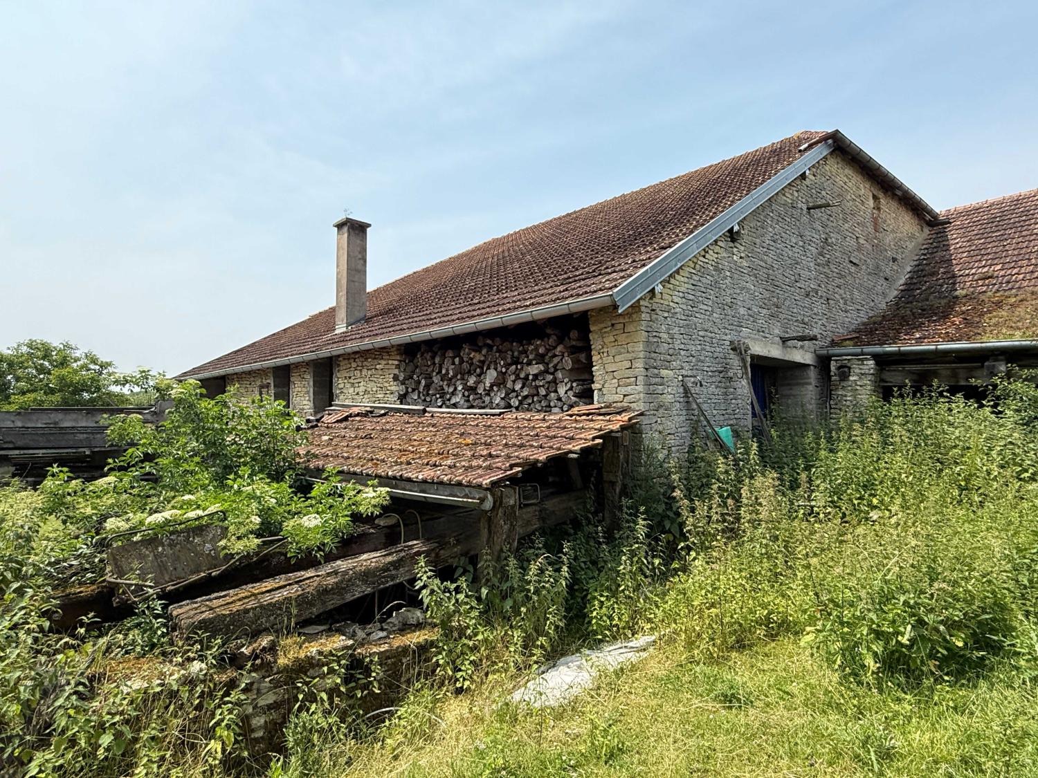  te koop dorpsboerderij Confracourt Haute-Saône 39