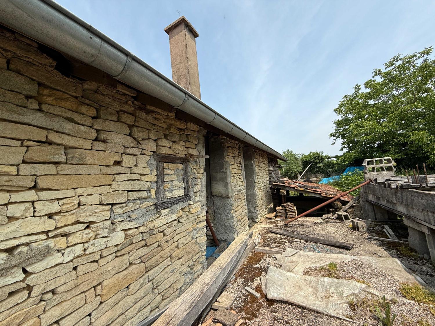  te koop dorpsboerderij Confracourt Haute-Saône 25