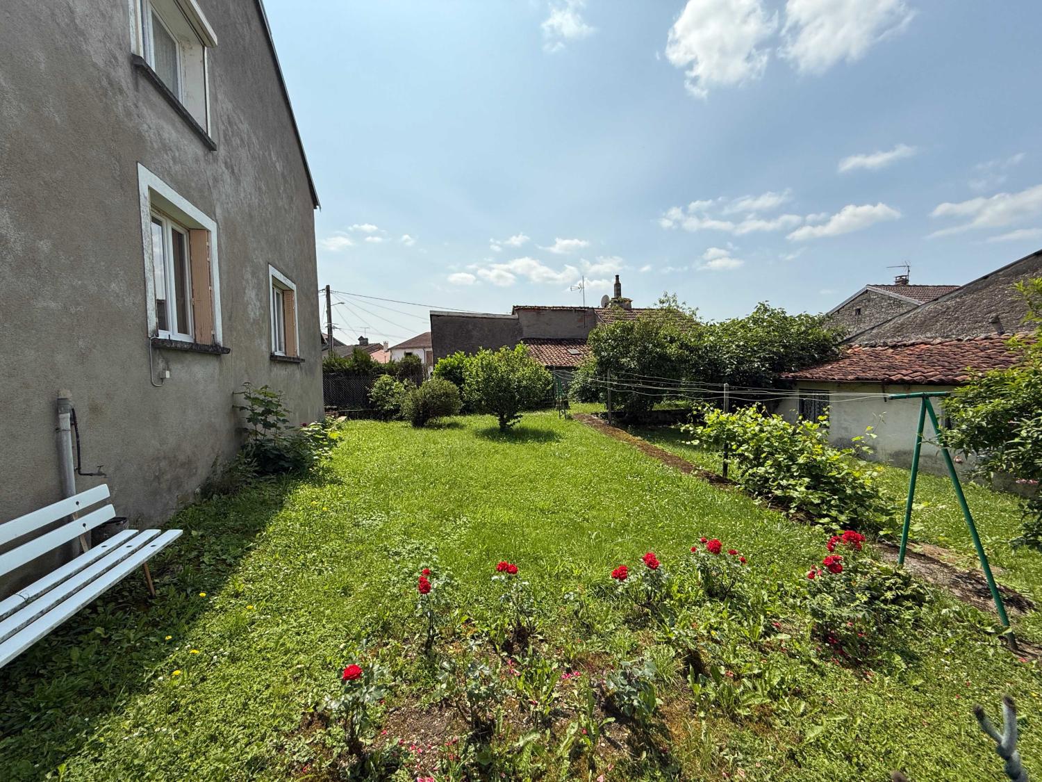  te koop dorpsboerderij Voisey Haute-Marne 32