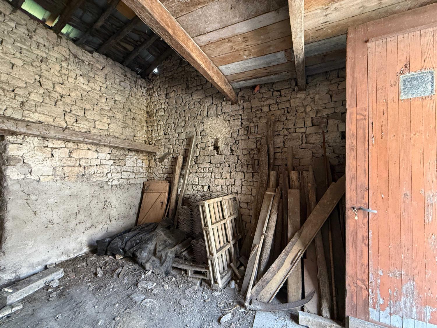  te koop dorpsboerderij Voisey Haute-Marne 36