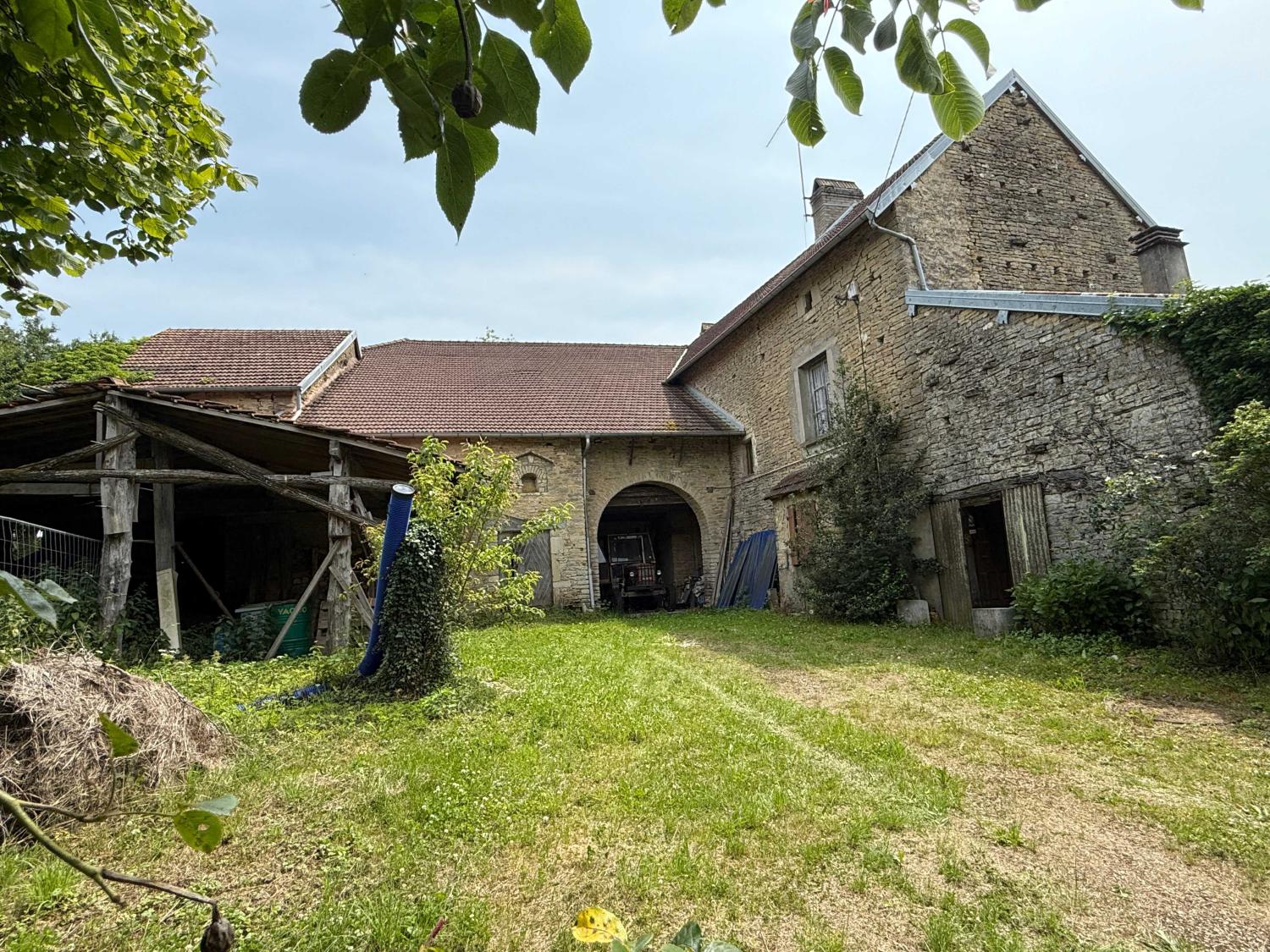  te koop dorpsboerderij Confracourt Haute-Saône 1