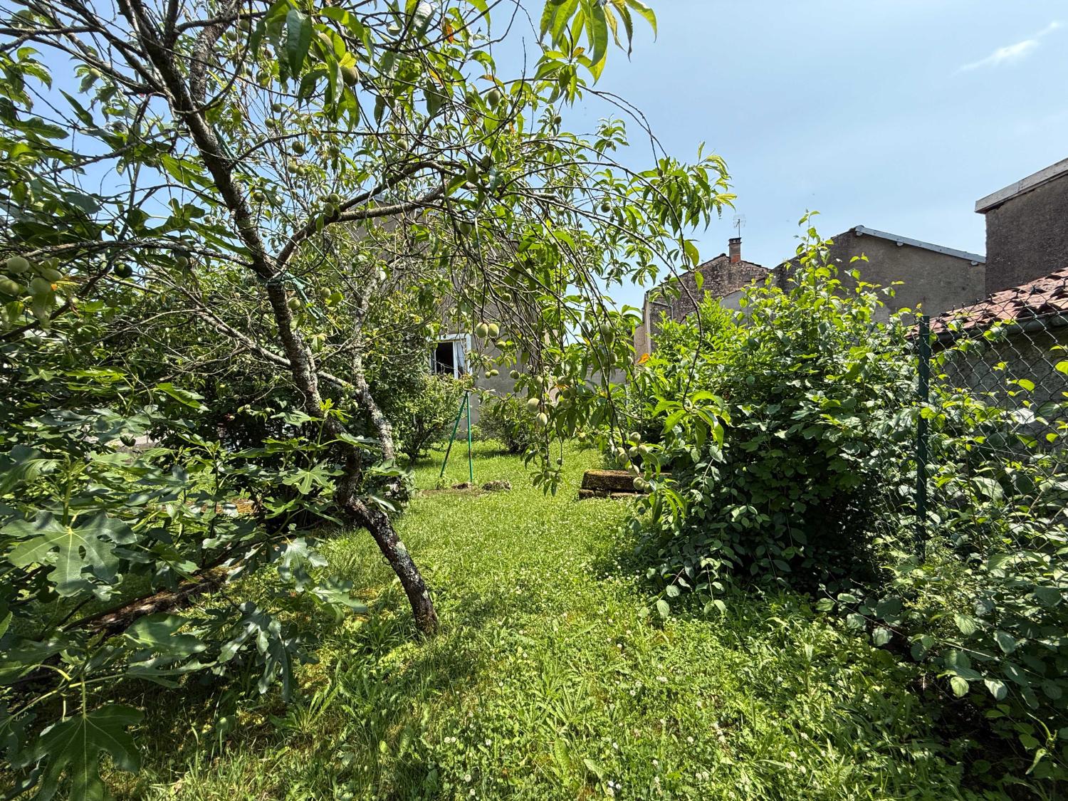  te koop dorpsboerderij Voisey Haute-Marne 46