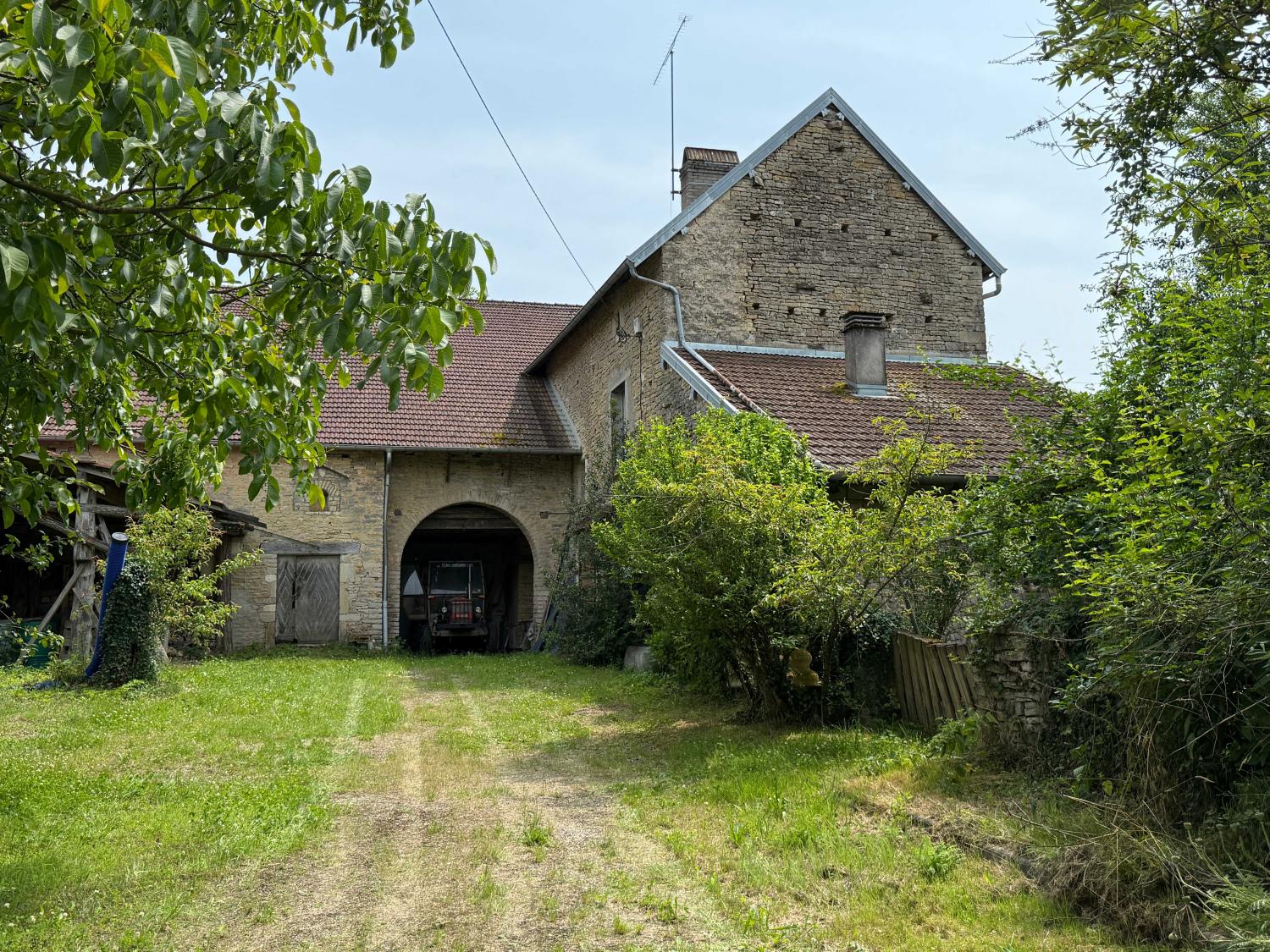  te koop dorpsboerderij Confracourt Haute-Saône 2