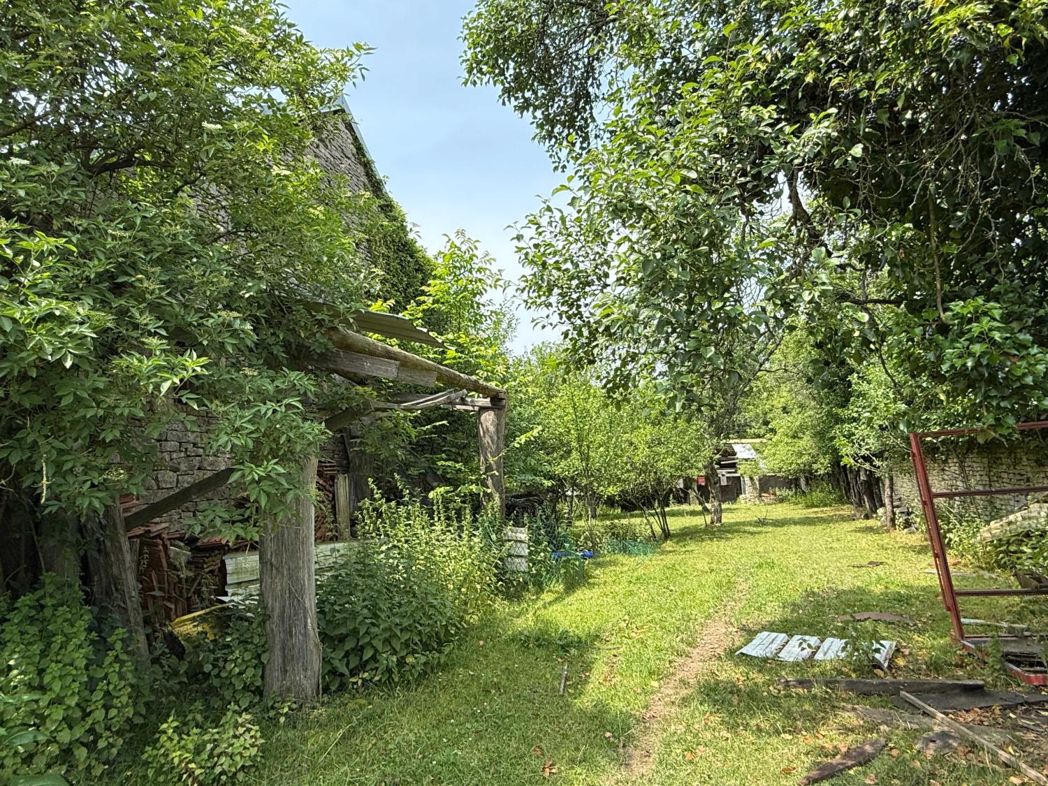  te koop dorpsboerderij Confracourt Haute-Saône 40