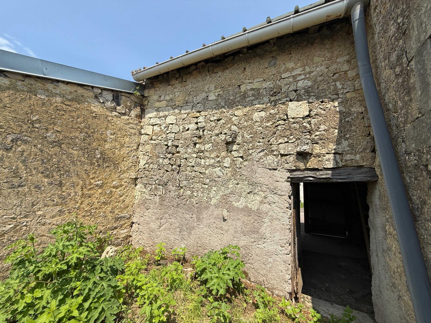  te koop dorpsboerderij Voisey Haute-Marne 37