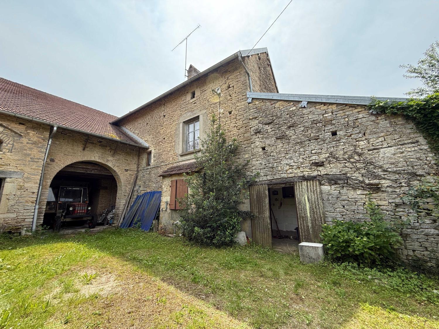  te koop dorpsboerderij Confracourt Haute-Saône 45