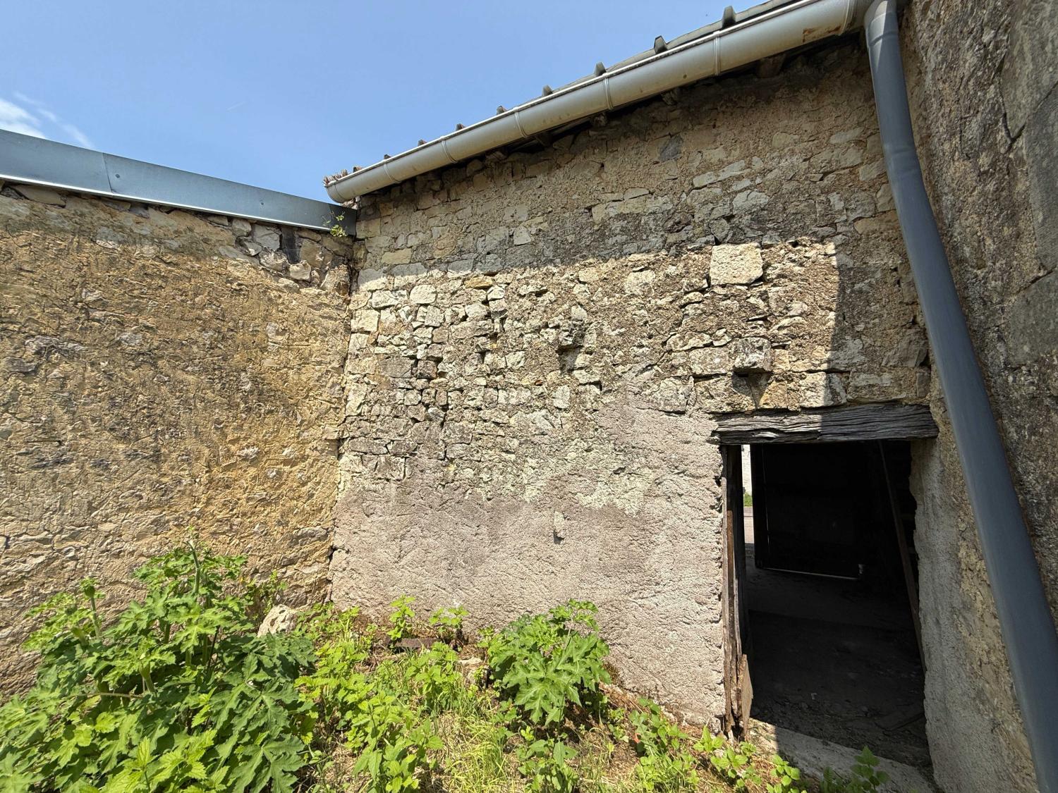  te koop dorpsboerderij Voisey Haute-Marne 38