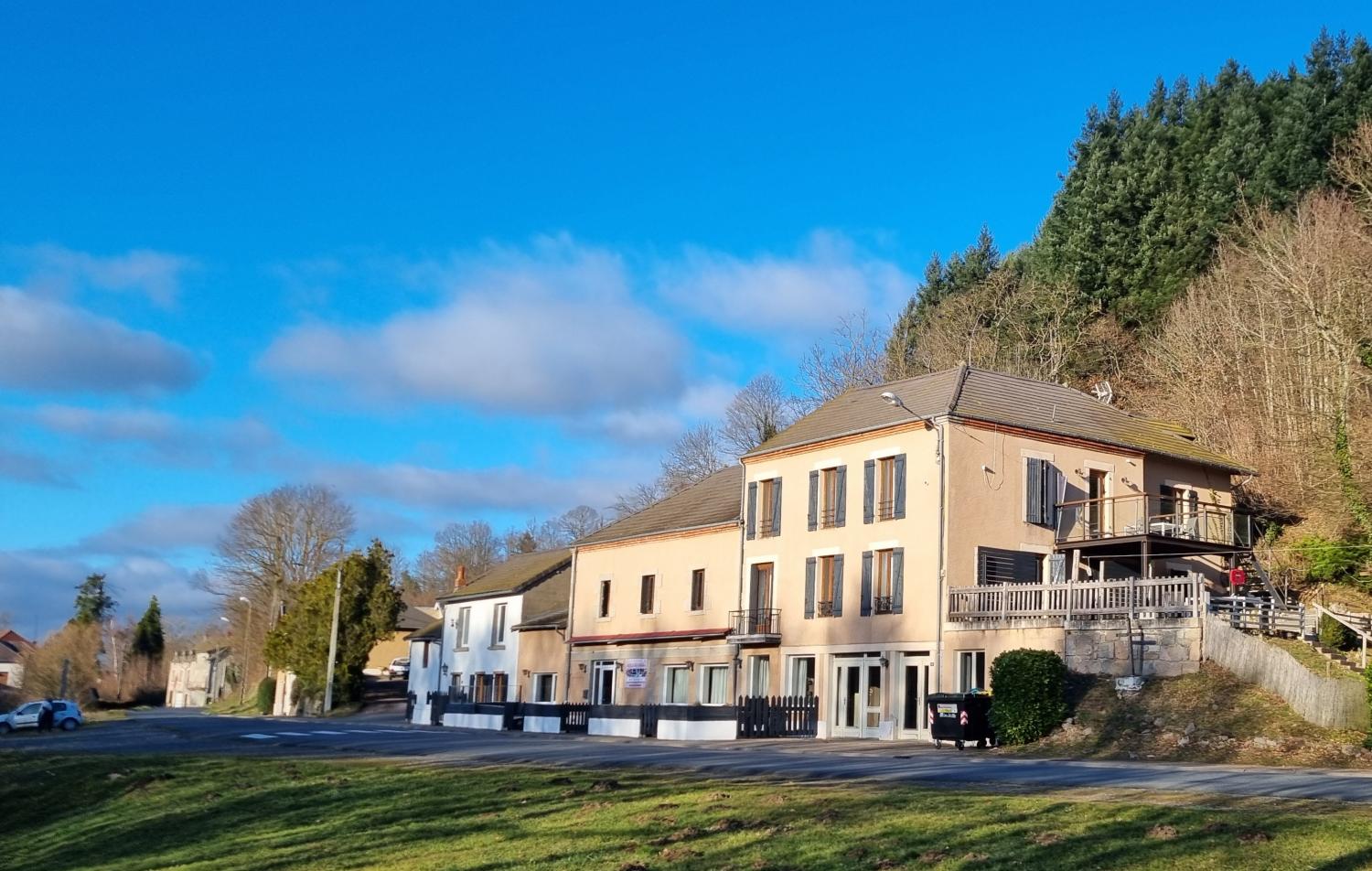  te koop gîtes/ chambres d'hôtes Le Mayet-de-Montagne Allier 1