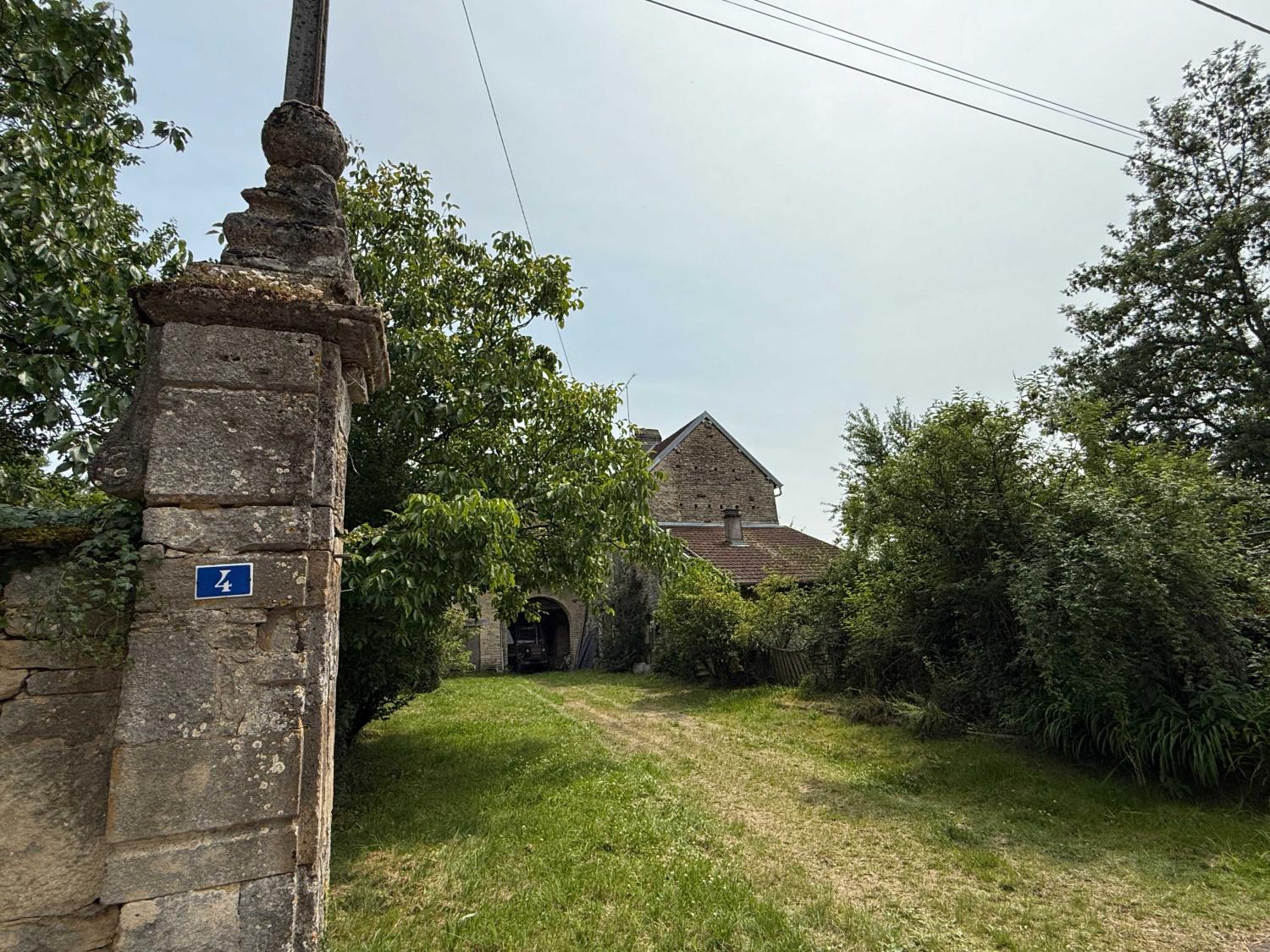  te koop dorpsboerderij Confracourt Haute-Saône 46