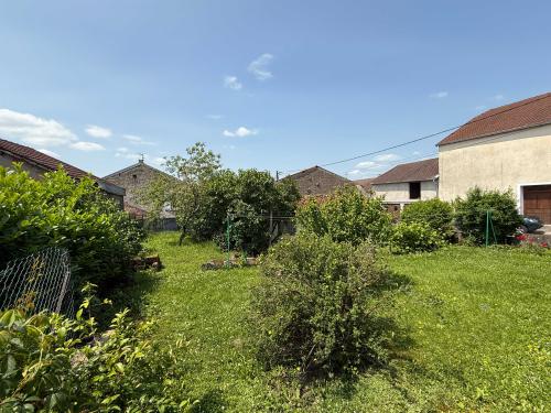  te koop dorpsboerderij Voisey Haute-Marne 49