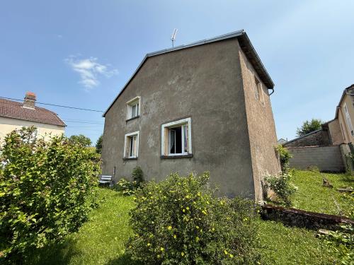  te koop dorpsboerderij Voisey Haute-Marne 48