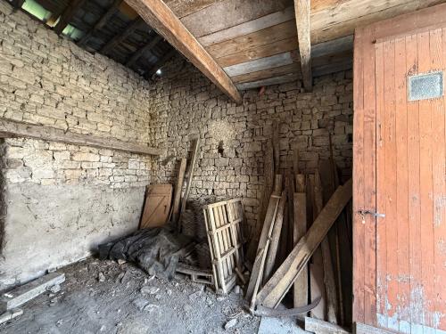  te koop dorpsboerderij Voisey Haute-Marne 36