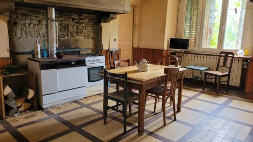  te koop dorpsboerderij Confracourt Haute-Saône 2