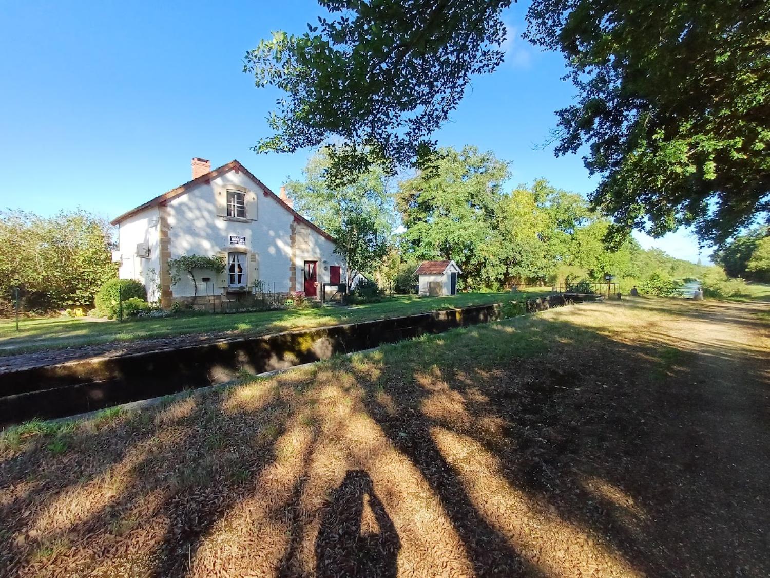  te koop huis Épineuil-le-Fleuriel Cher 2
