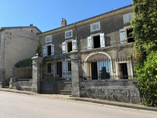 Châtillon-sur-Saône Vogezen herenhuis foto 7128102