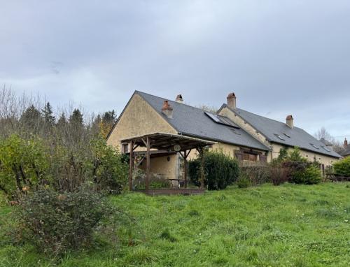 Saint-Hilaire-en-Morvan Nièvre huis met gîte foto