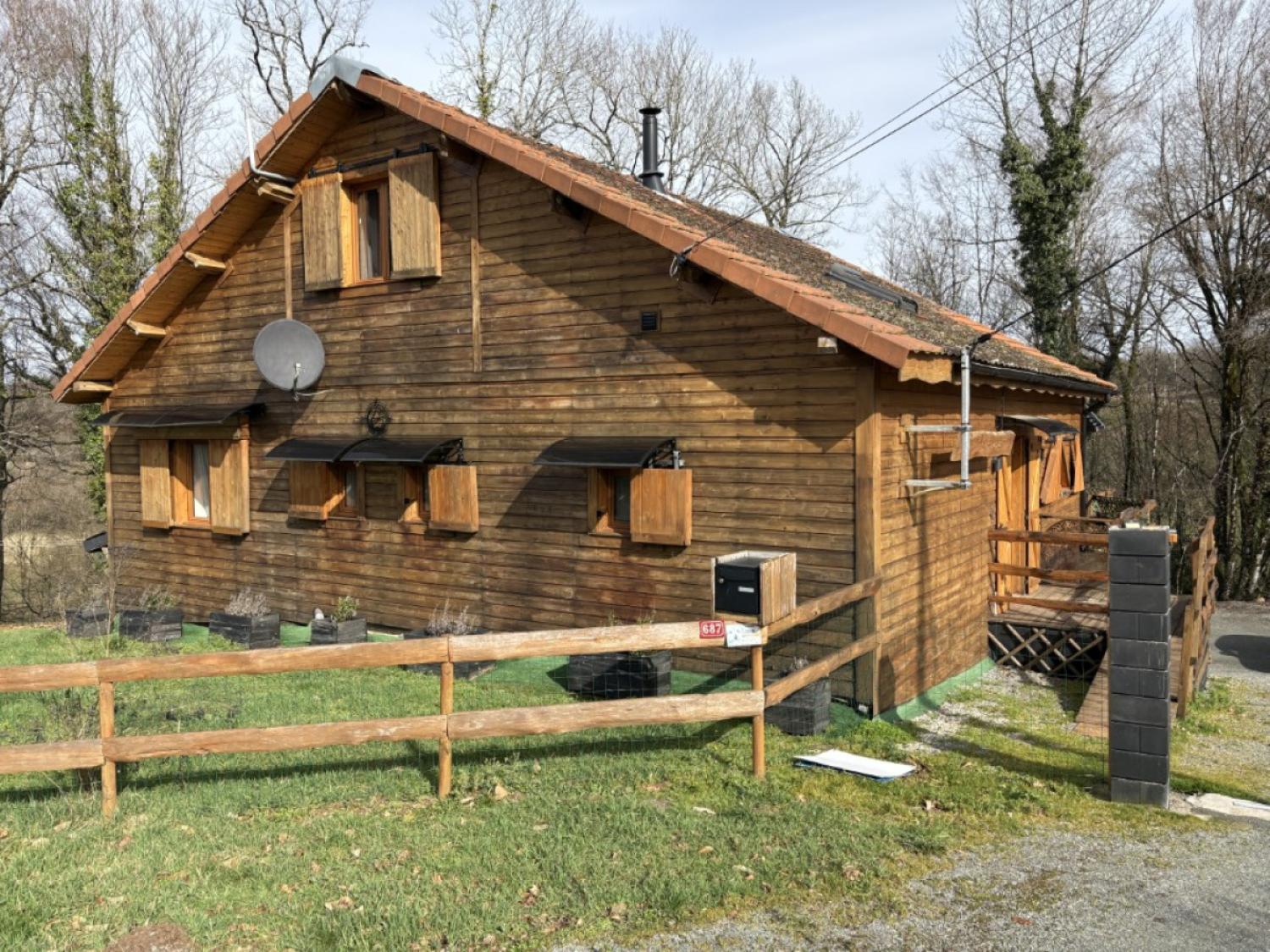  te koop chalet Saint-Cyr-les-Champagnes Dordogne 1