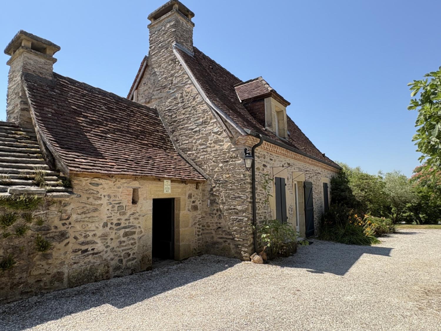 te koop huis met gîte Génis Dordogne 2