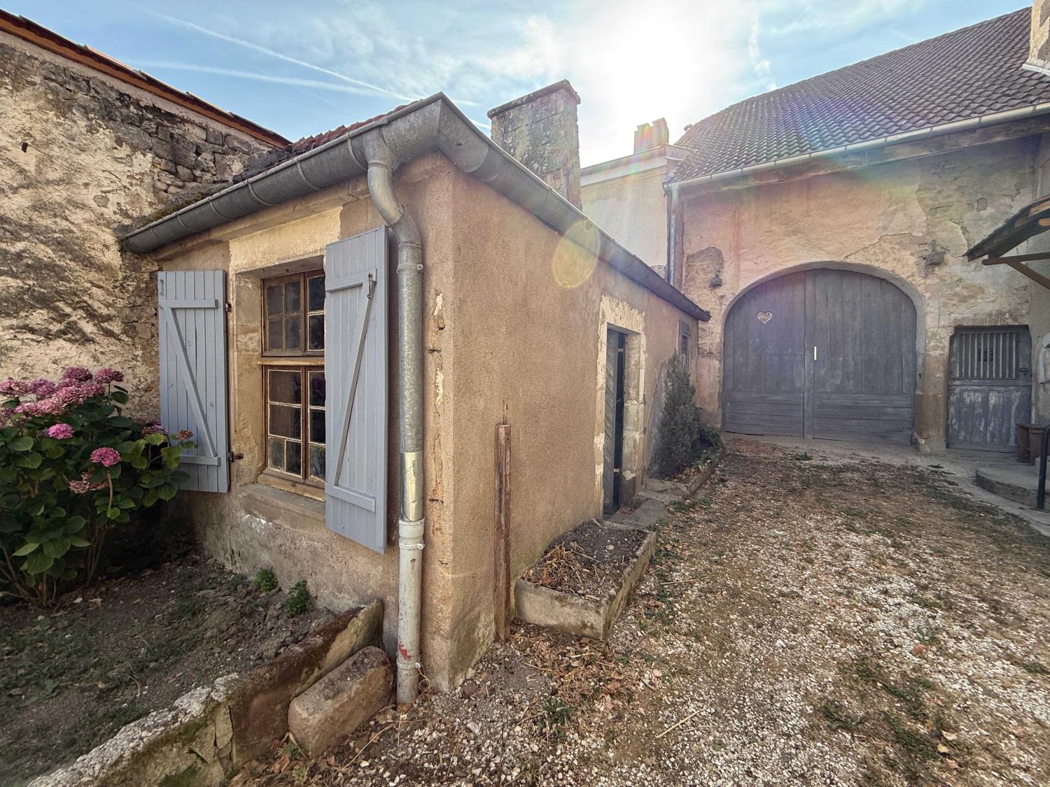  te koop dorpsboerderij Melay Haute-Marne 31