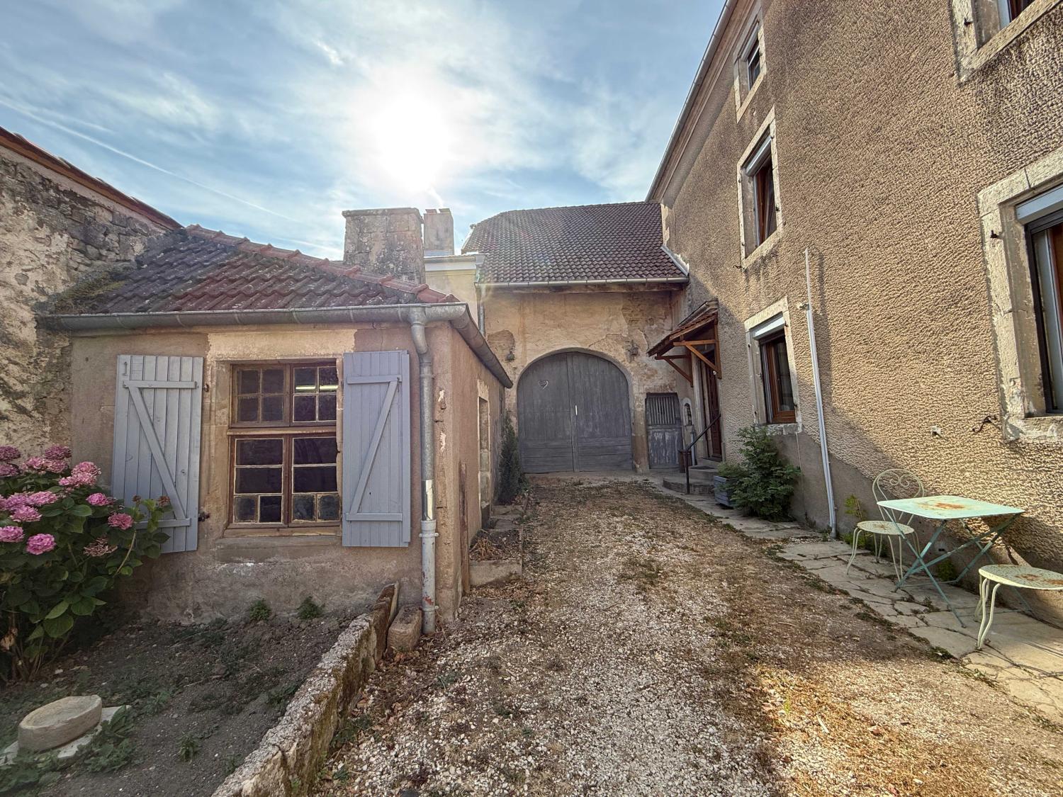  te koop dorpsboerderij Melay Haute-Marne 2