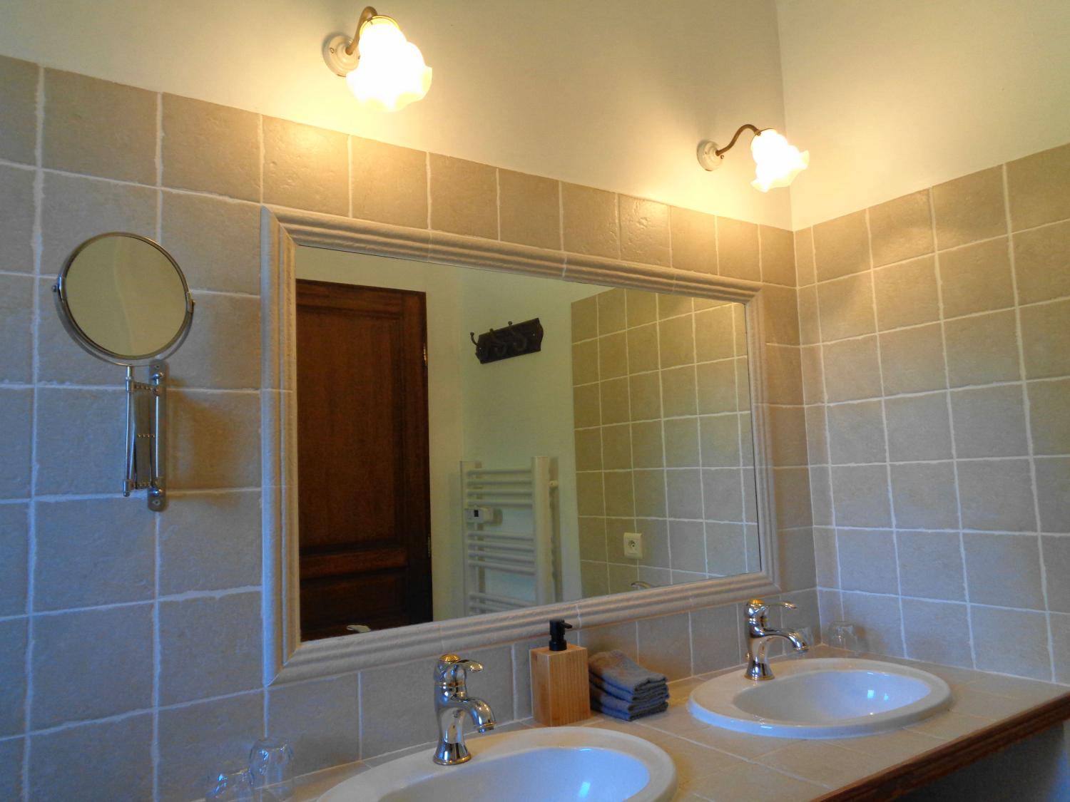  te koop gîtes/ chambres d'hôtes Lacoste Vaucluse 12