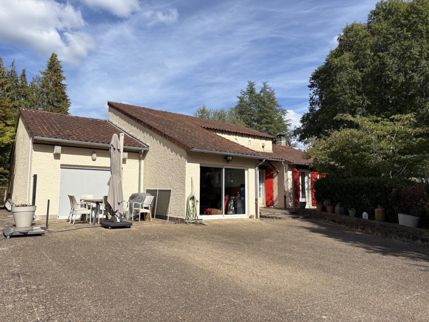 te koop vrijstaand Château-Chervix Haute-Vienne 2